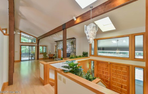 (1982) A Post & Beam Overlooking A Pond