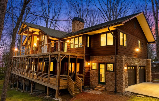 Wright-Inspired Treetop Custom Home