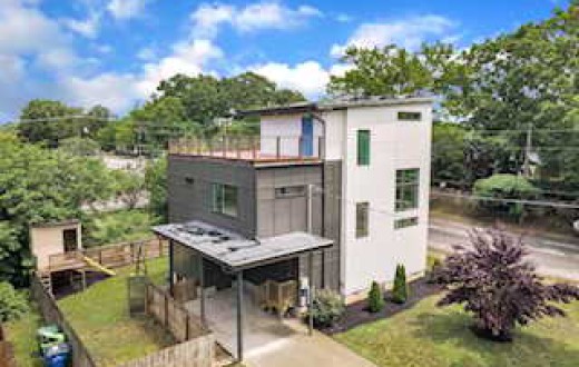 (2019) Sleek Design in Downtown
