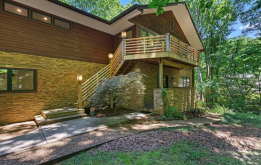 Wright-Inspired Treetop Custom Home