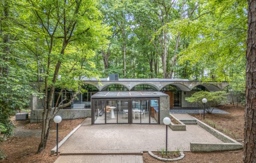 Iconic Modernist Home in Coker Hills