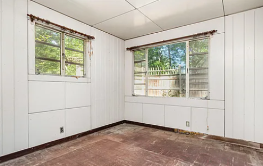 (1950) Lustron on Large Lot