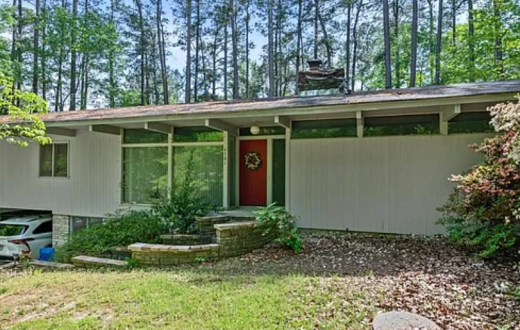 (1965) Acreage, House Awaits Restoration
