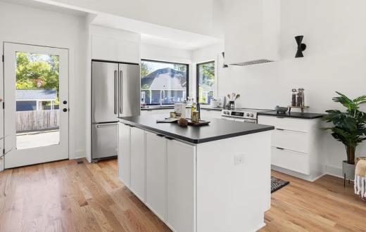 (2025) New in Colonial Village