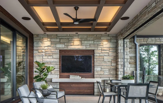 (2022) Adjoins Protected Mountain Lands