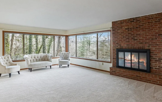 (1969) A Brady Awaits Your Touch!