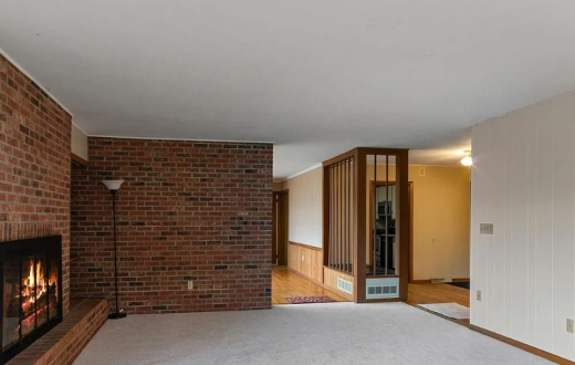 (1969) A Brady Awaits Your Touch!