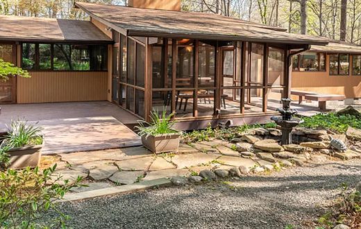 (1988) A Deck House Near UNC