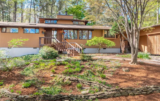 (1988) A Deck House Near UNC