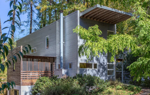 (2005) Award Winner In Watts Hillandale