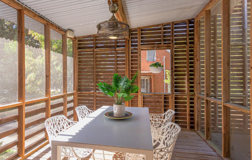 (2005) Award Winner In Watts Hillandale