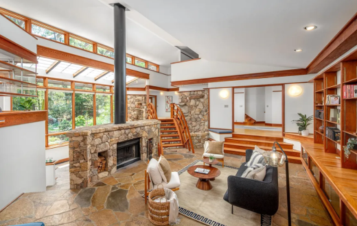 (1984) Unique on an Acre in CH's Heart